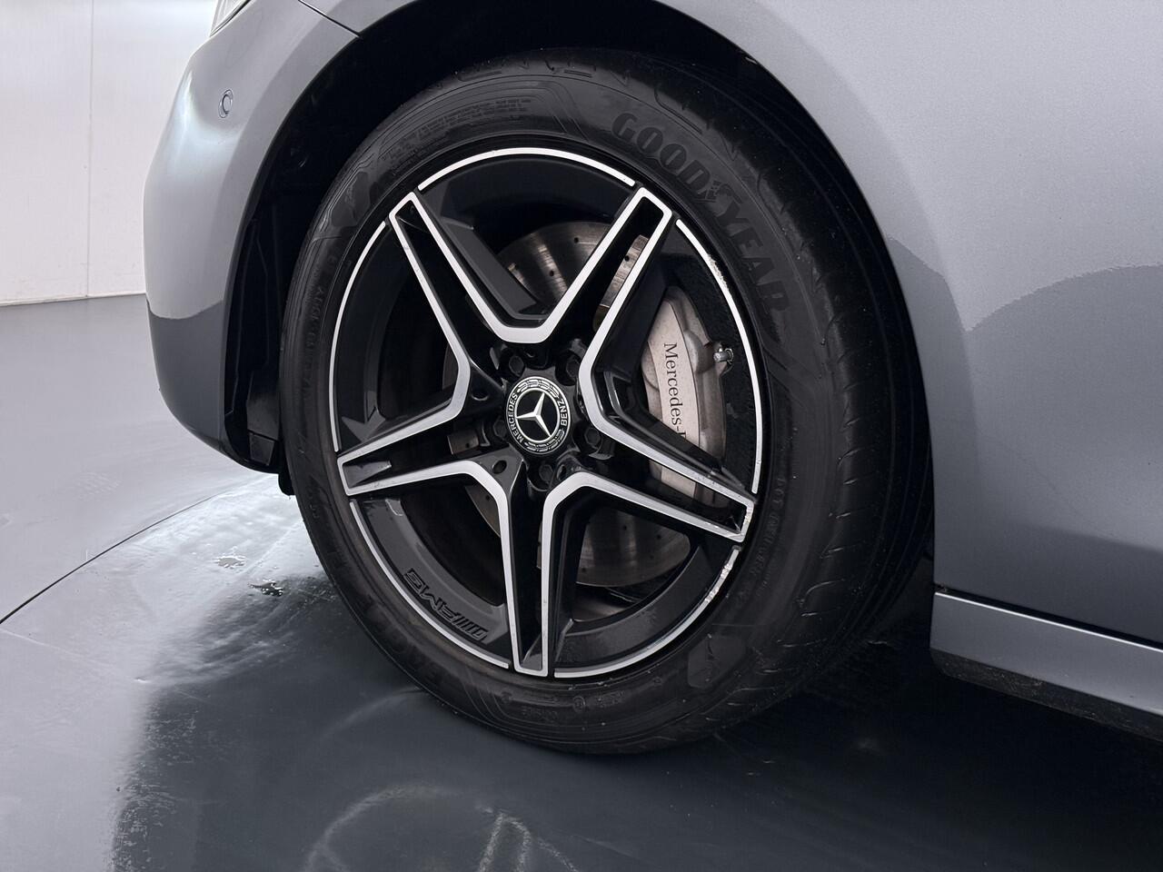 Mercedes-Benz E-estate 300 e AMG Line | Pano Trekhaak Burmester