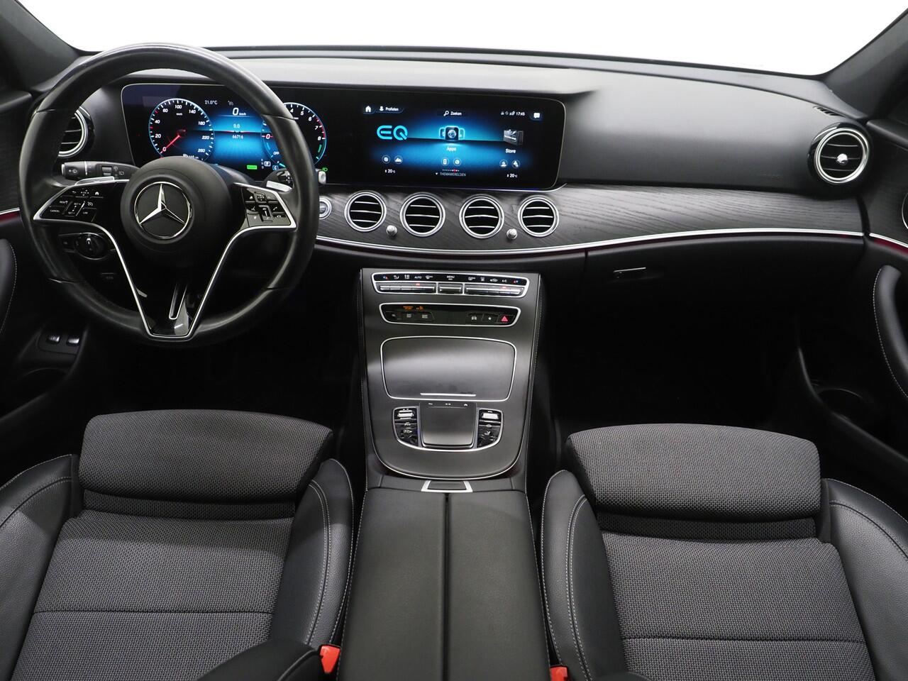 Mercedes-Benz E-estate 300 e AMG Line | Panoramadak | Trekhaak | 360 | Adaptive Cruise | Sfeerverlichting | Carplay