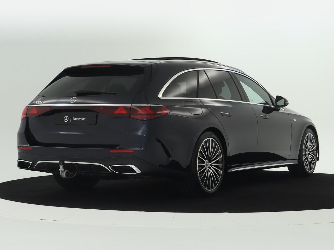Mercedes-Benz E-estate 300 e Sport Edition | Trekhaak | Rijassistentiepakket Plus | Premium Plus pakket | Akoestisch comfortpakket | 360°-camera | Winter pakket | Head-up display | Stoelventilatie voor | Nappaleder |