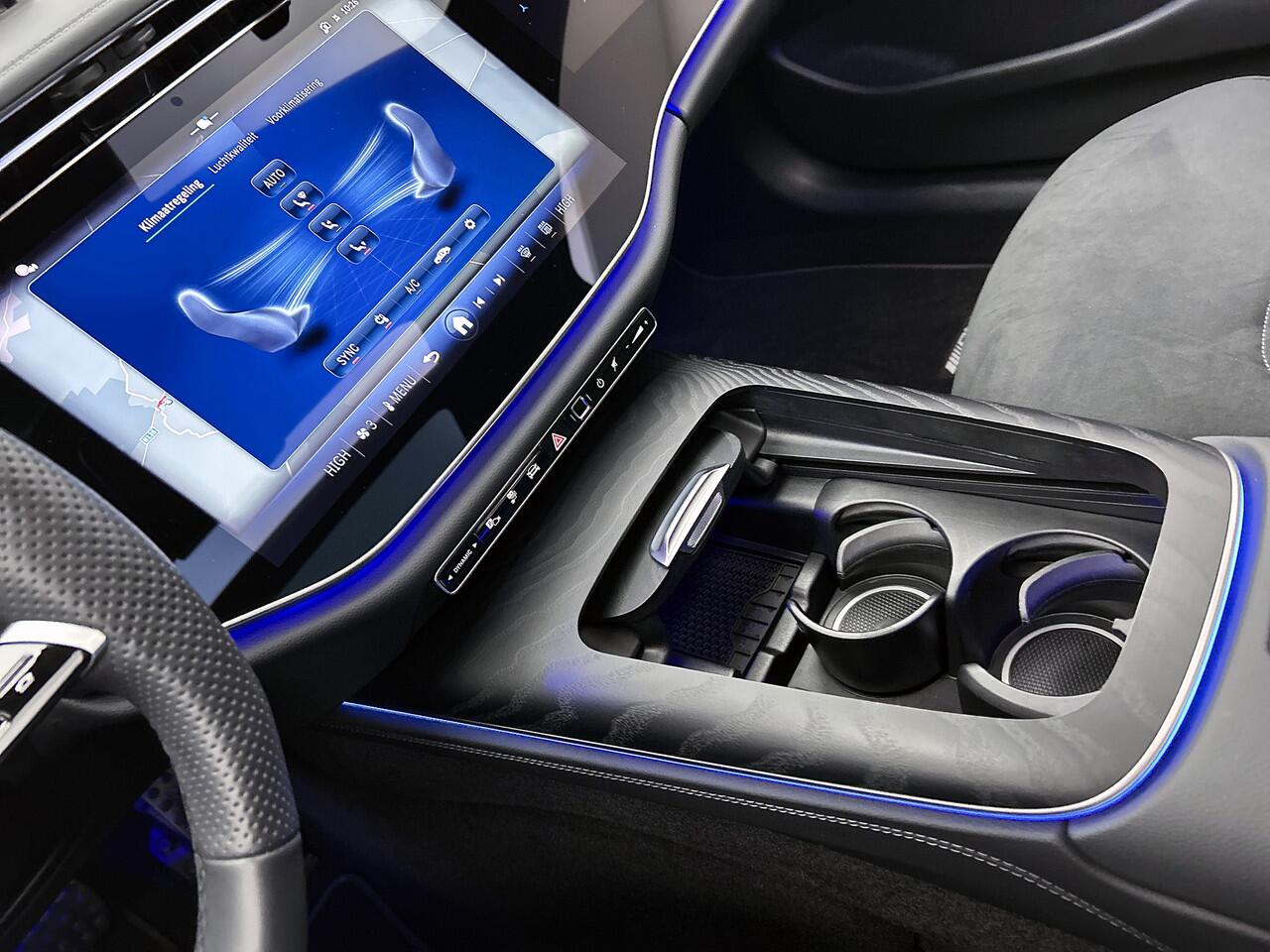 Mercedes-Benz E-estate 300 e AMG Plug-In Hybride | AMG Line | Night Pakket | Trekhaak | MBUX Superscreen | Panoramadak | 20 Inch AMG velgen | Inclusief 24 maanden MB Certified garantie voor Europa.