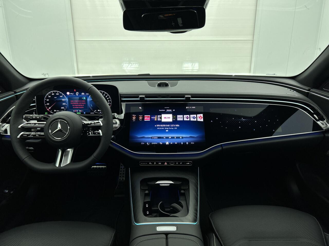 Mercedes-Benz E-estate 300 e Sport Edition | Premium pakket | Winter pakket | Nightpakket | Stoelventilatie voor | Trekhaak | Rijassistentiepakket Plus | 20 inch AMG velgen zwart | MBUX Superscreen | 360°-camera | DIGITAL Light |