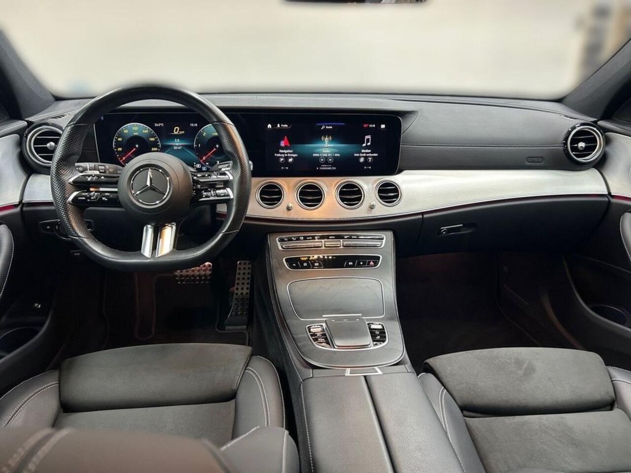 Mercedes-Benz E-estate 400 d 4MATIC AMG Line 330 PK Distronic Widescreen Cockpit 20 Inch Navi LED