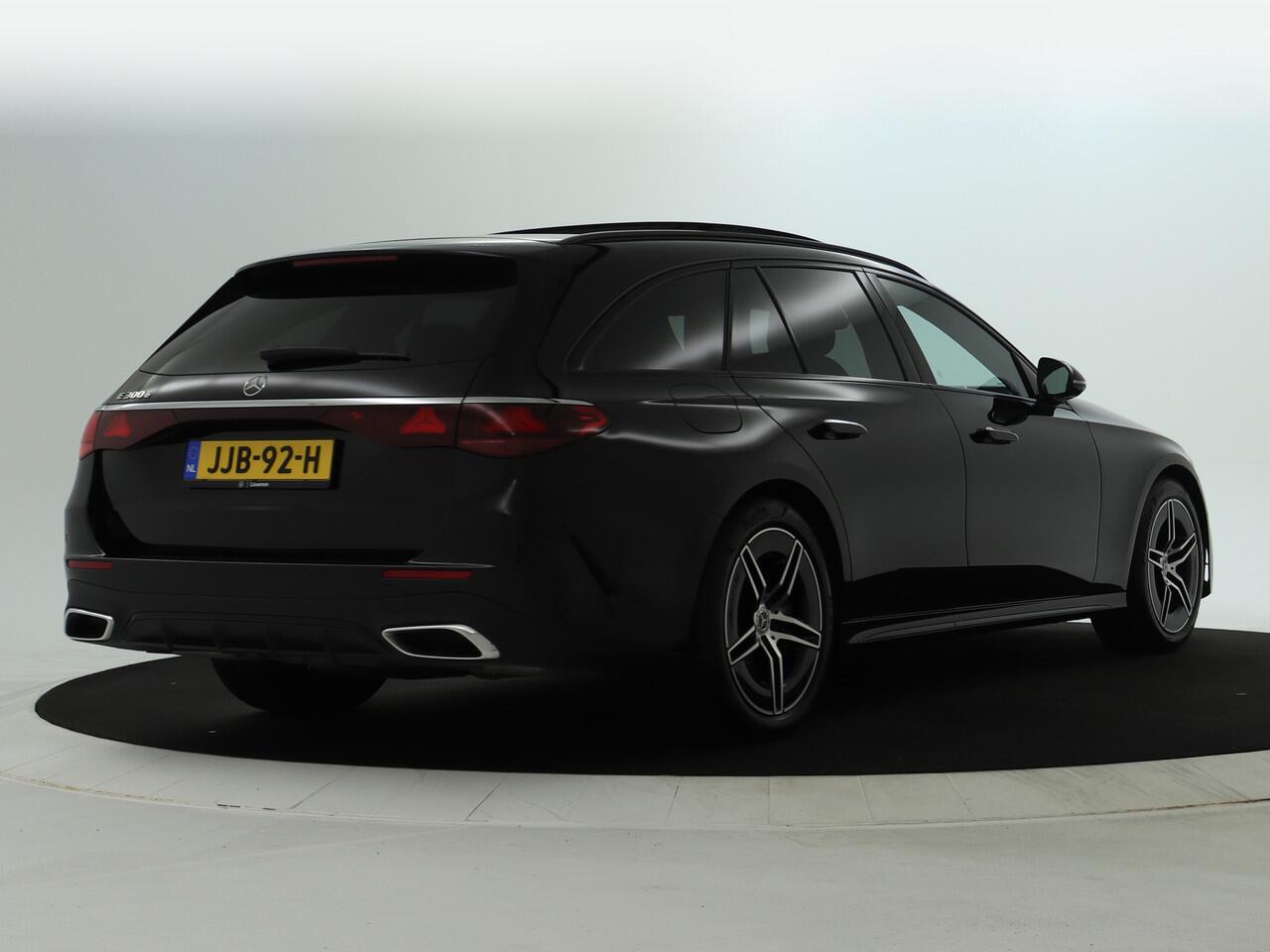 Mercedes-Benz E-estate 300 e AMG Plug-In Hybride | AMG Line | Night Pakket | Panoramadak | MBUX Superscreen | Burmester® | AC en DC Laden. Inclusief 24 maanden MB Certified garantie voor Europa.