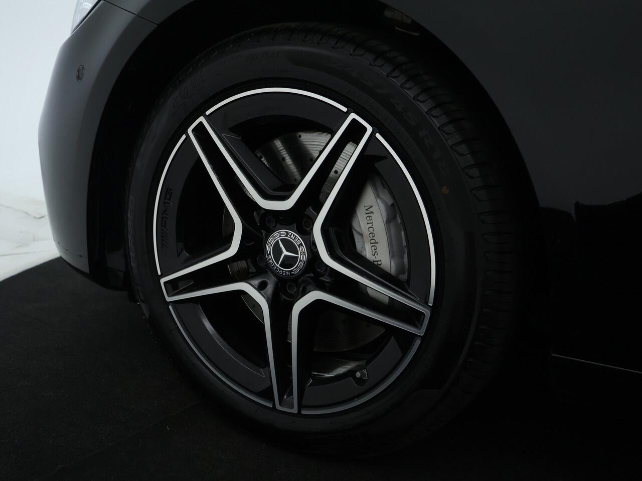 Mercedes-Benz E-estate 300 e | 360°-camera | Burmester | Panoramadak | Nightpakket | Inclusief 24 maanden MB Certified garantie voor Europa.