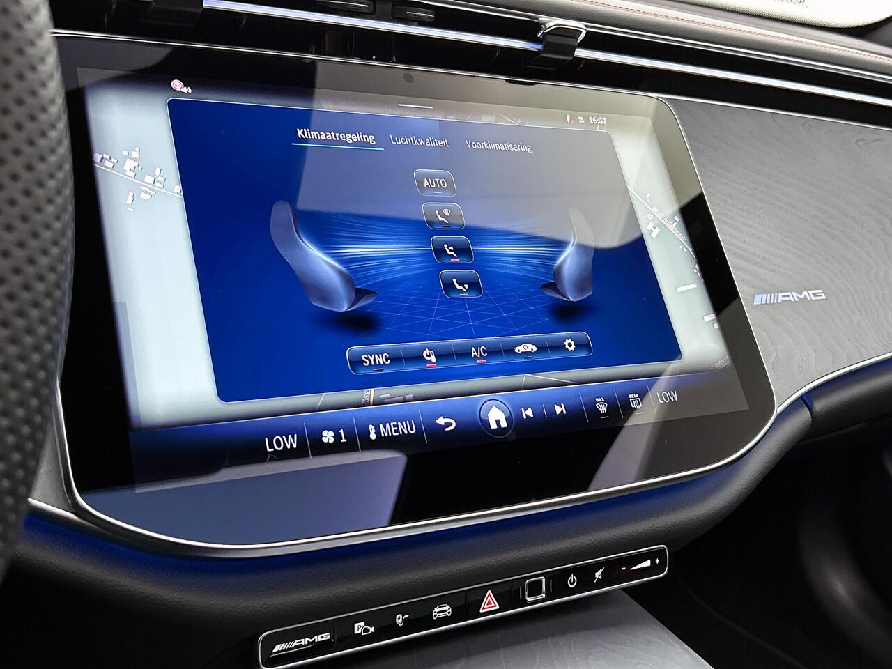 Mercedes-Benz E-estate Mercedes-AMG 53 4MATIC+ Night Pakket 1+2 | Panoramadak | 21 Inch AMG Velgen | Burmester® | Trekhaak | AMG Real Performance Sound. Inclusief 24 maanden MB Certified garantie voor Europa.