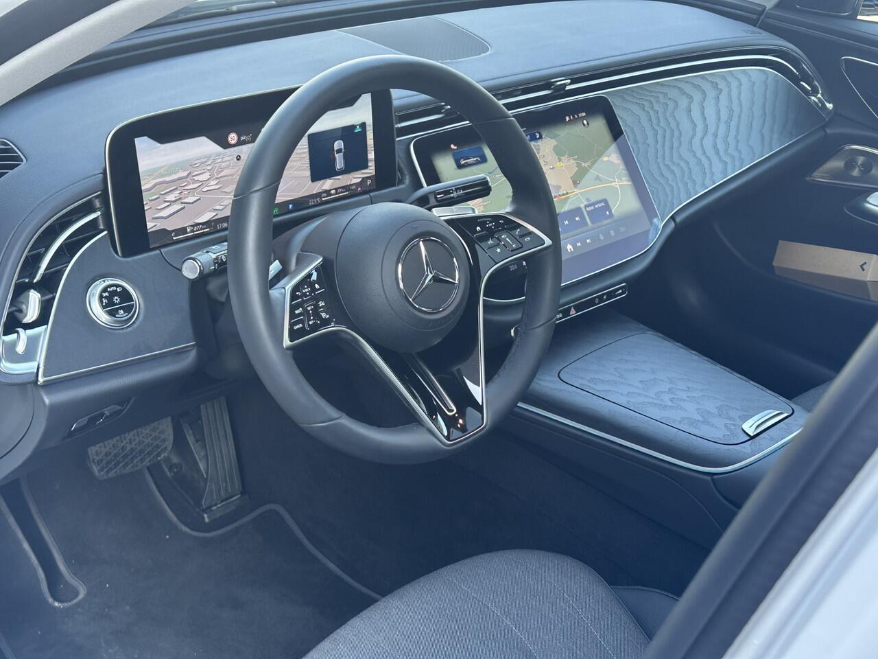Mercedes-Benz E-estate 300 e Avantgarde l Panoramadak l AMG Multispaak l Burmester l DISTRONIC plus l Niveauregeling l DIGITAL LIGHT l 360 gr Camera l Winterpakket l Apple & Android auto l Memory pakket l Stoelverwarming l