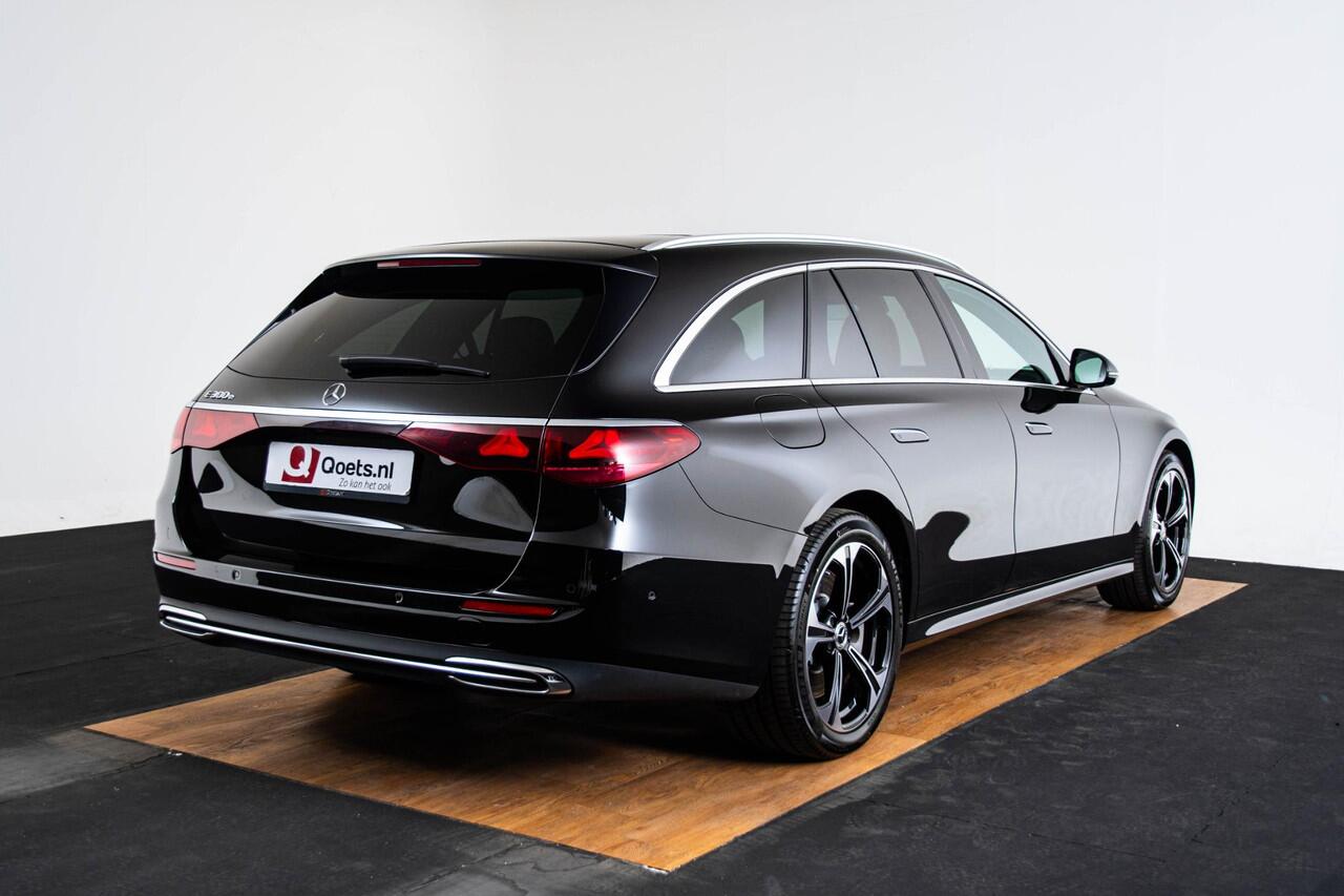 Mercedes-Benz E-estate 300 e Luxury Line Trekhaak - Airmatic - Warmtewerend donkergetint glas - Zwarte hemel - Sierelementen in openporig bruin esdoorn