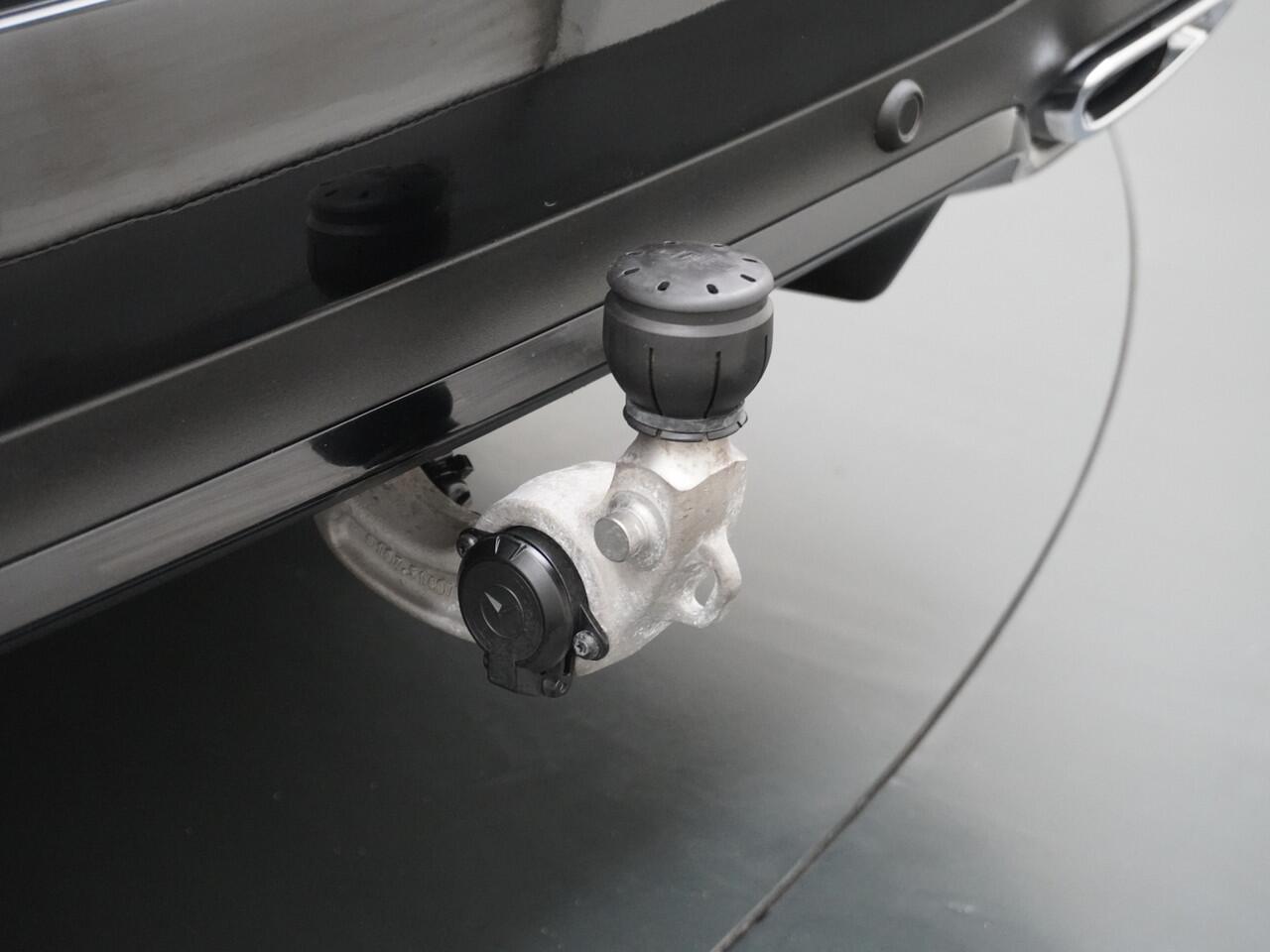 Mercedes-Benz E-estate 300e AMG // Trekhaak 2100kg // 360 Camera // Schuifdak // Night pakket // Elek. Achterklep // Carplay