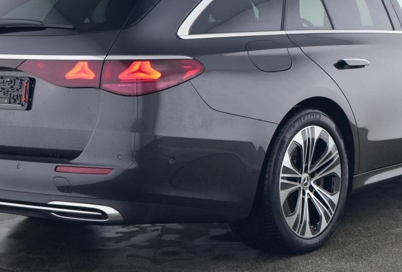 Mercedes-Benz E-estate 300 e Avantgarde Distronic Trekhaak 19 Inch Camera Stoelverwarming