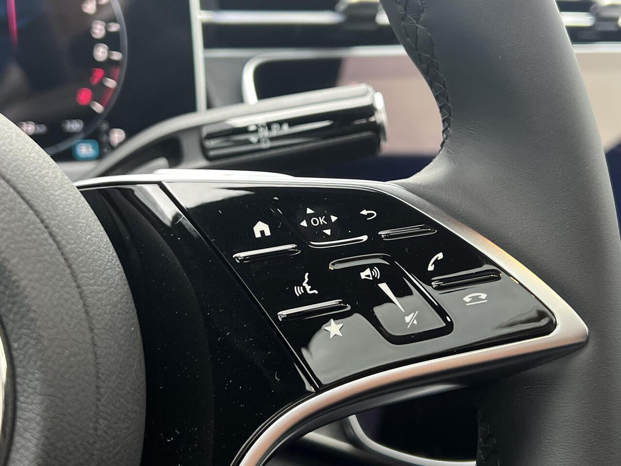 Mercedes-Benz E-estate 300 e Luxury Line | Panoramadak | Trekhaak | Donkergetint Glas Achter | 360° Camera | DISTRONIC Afstandsassistent | Dodehoekassistent | Elektrisch Verstelbare Stoelen + Memory | Stoelverwarming | Apple CarPlay | Android Auto