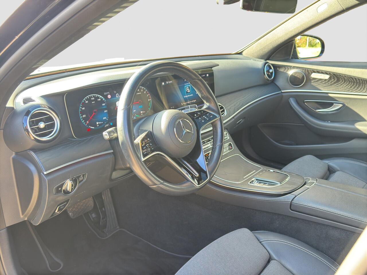 Mercedes-Benz E-estate 300 e AMG Line | Sfeerverlichting | Schuifdak | Trekhaak | 360 Cam