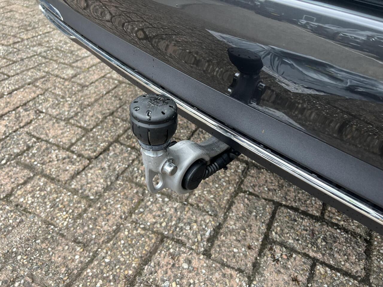 Mercedes-Benz E-estate 300 e Luxury Line | Panoramadak | Trekhaak | Donkergetint Glas Achter | 360° Camera | DISTRONIC Afstandsassistent | Dodehoekassistent | Elektrisch Verstelbare Stoelen + Memory | Stoelverwarming | Apple CarPlay | Android Auto