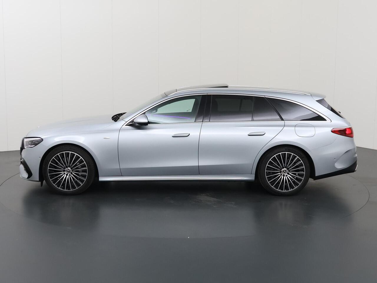 Mercedes-Benz E-estate 300e Sport Edition | Panoramadak | Superscreen | Distronic | Apple Carplay | 360 camera | Trekhaak | AMG Styling | Bumester sound | Digital Light | 20INCH LM Velgen
