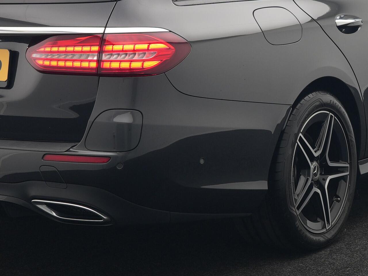 Mercedes-Benz E-estate 300 e AMG Line Plug In Hybrid 320pk Dealer O.H PHEV | Alcantara Sportstoelen Verwarmd | Widescreen Navi | Apple Carplay | BLIS | Sfeerverlichting | Camera |