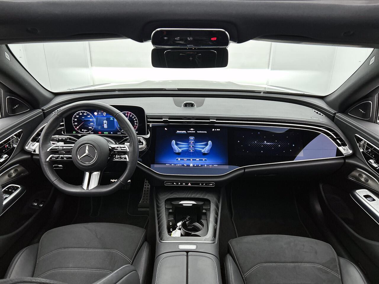 Mercedes-Benz E-estate 300 e Sport Edition AMG Line | Panorama Schuif-Kanteldak | 20 Inch AMG Velgen | Apple CarPlay | Distronic | Alarm Klasse 3 | DIGITAL Light. Inclusief 24 maanden MB Certified garantie voor Europa.