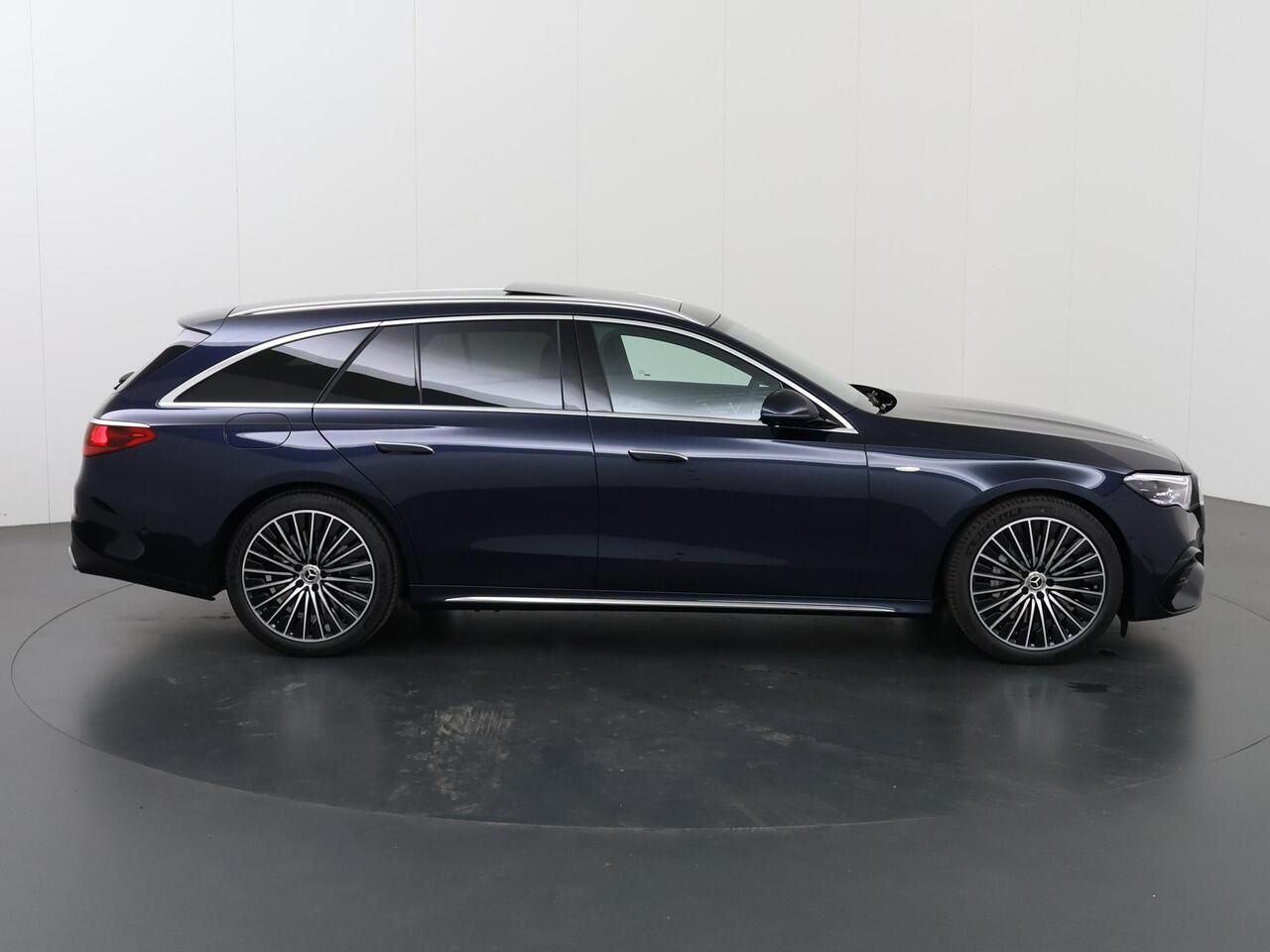 Mercedes-Benz E-estate 300e Sport Edition | Premium Pakket | Distronic | Panoramadak | Stoelventilatie | Digital light | Burmester 4D sound | Apple carplay/Android auto |