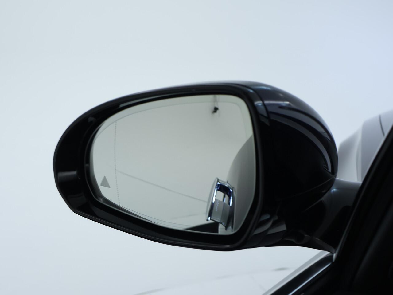 Mercedes-Benz E-estate 300 e Sport Edition | Trekhaak | Rijassistentiepakket Plus | Premium Plus pakket | Akoestisch comfortpakket | 360°-camera | Winter pakket | Head-up display | Stoelventilatie voor | Nappaleder |