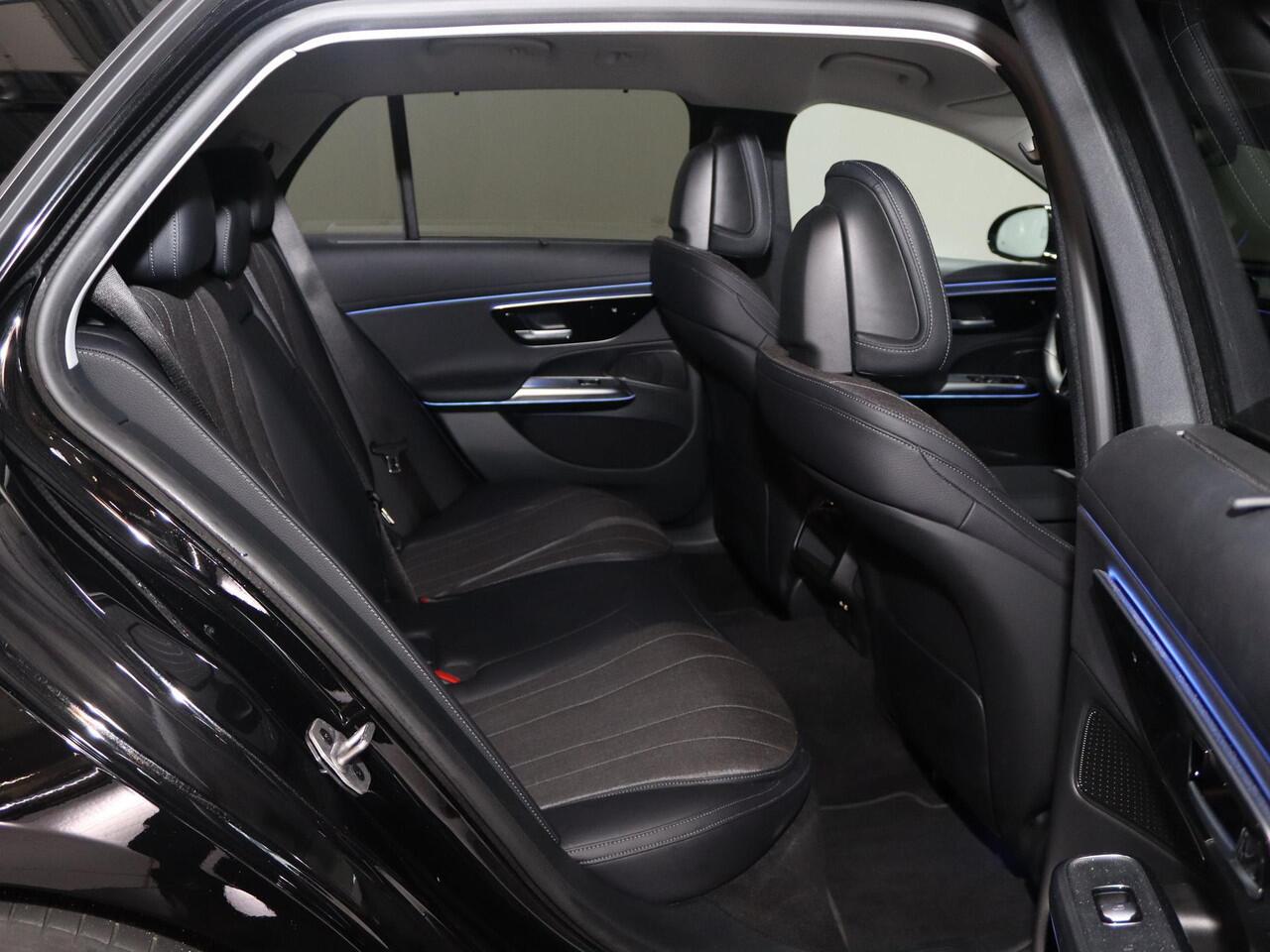 Mercedes-Benz E-estate 300e Luxury Line | Trekhaak | Keyless | Getint glas | Winter pakket | Zonne rollo | 19" lichtmetalen velgen | Achterbank verwarming |