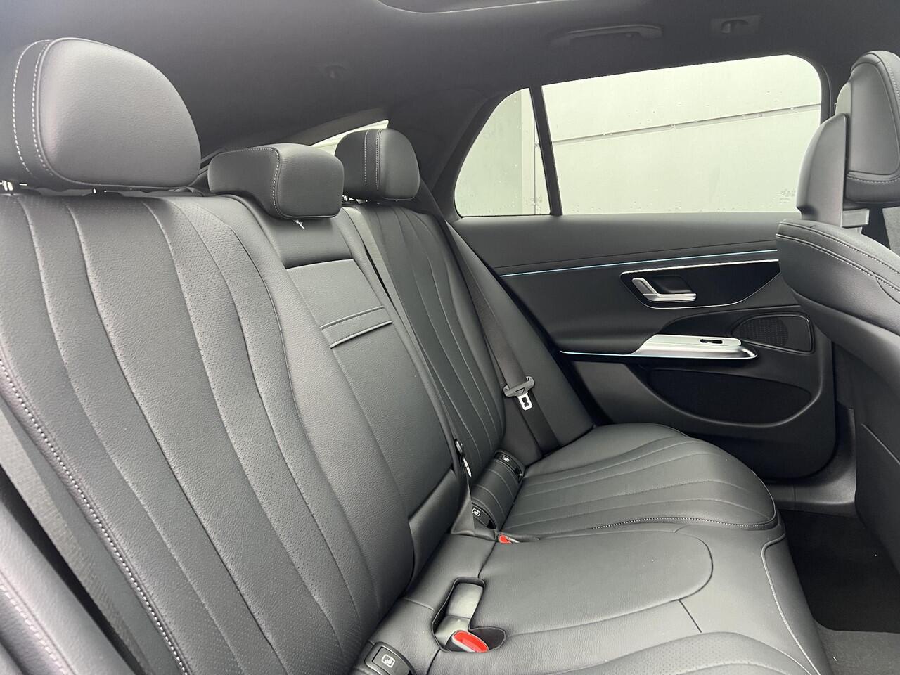 Mercedes-Benz E-estate 300 e Luxury Line | Panoramadak | Trekhaak | Donkergetint Glas Achter | 360° Camera | DISTRONIC Afstandsassistent | Dodehoekassistent | Elektrisch Verstelbare Stoelen + Memory | Stoelverwarming | Apple CarPlay | Android Auto
