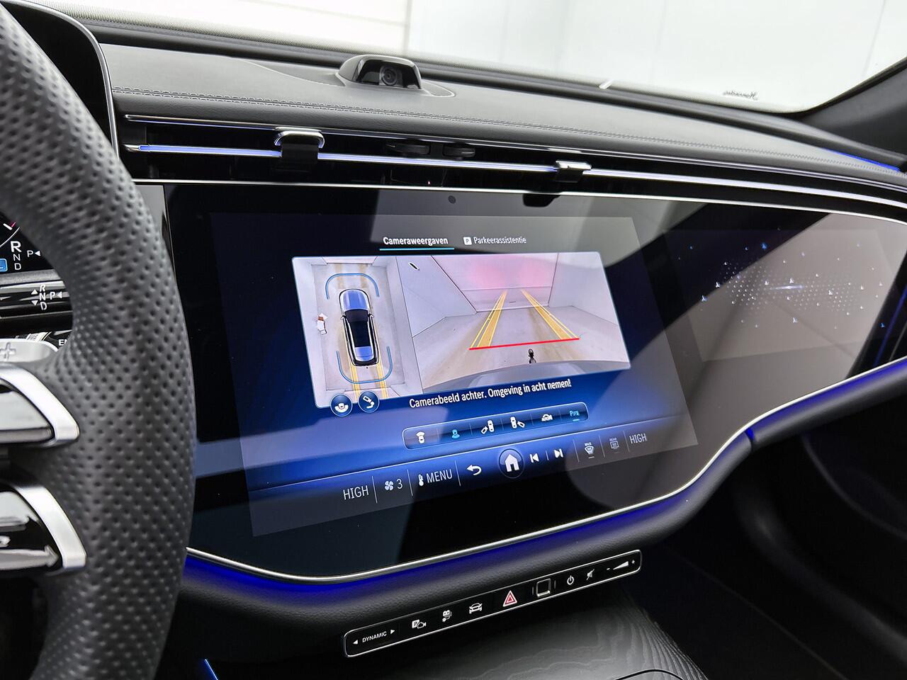 Mercedes-Benz E-estate 300 e AMG Plug-In Hybride | AMG Line | Night Pakket | Trekhaak | MBUX Superscreen | Panoramadak | 20 Inch AMG velgen | Inclusief 24 maanden MB Certified garantie voor Europa.