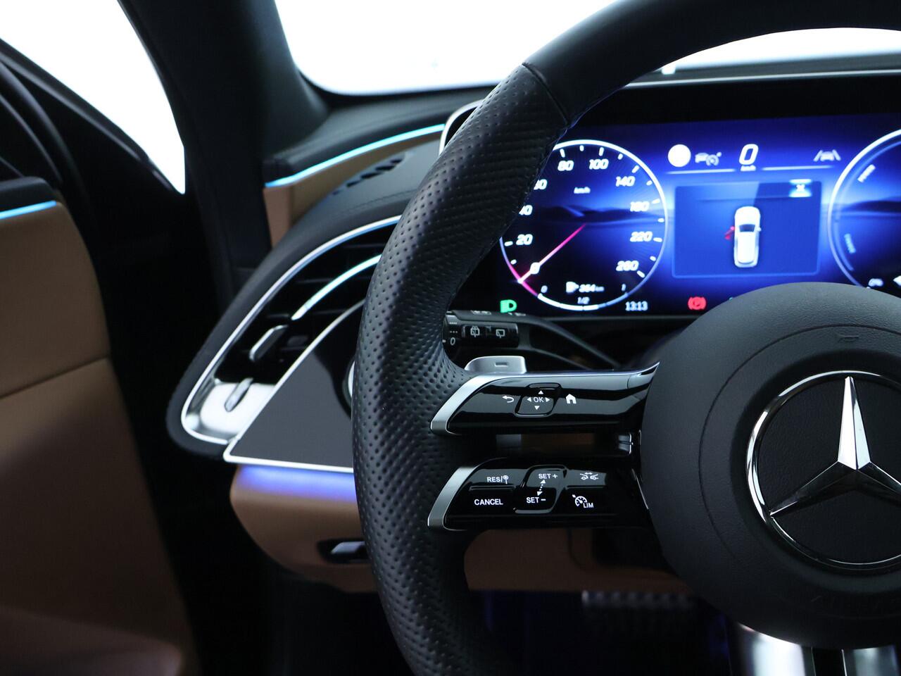 Mercedes-Benz E-estate 300 e AMG Plug-In Hybride | AMG Line | Night Pakket | Panoramadak | MBUX Superscreen | Burmester® | AC en DC Laden. Inclusief 24 maanden MB Certified garantie voor Europa.