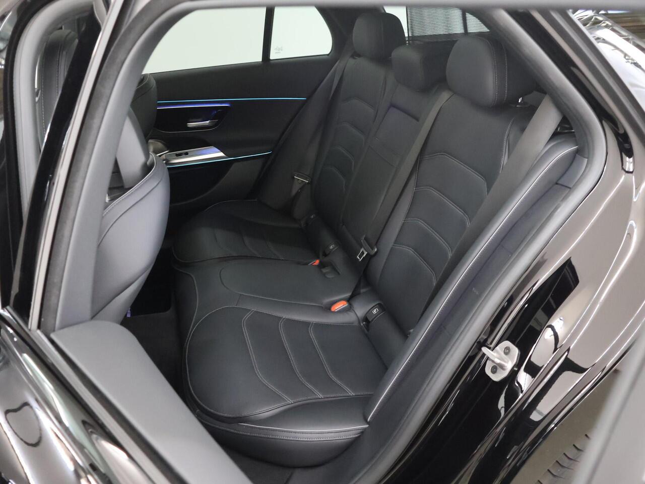 Mercedes-Benz E-estate 300 e AMG Line | Superscreen | Panoramadak | Night | Verlichte grill | Burmester | Trekhaak |