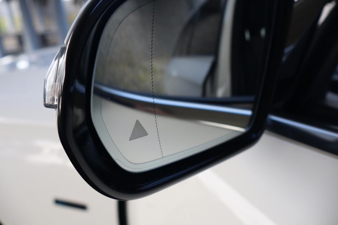 Mercedes-Benz E-estate 300 AMG | Plug in Hybride | Stoelverwarming | Trekhaak | Panoram