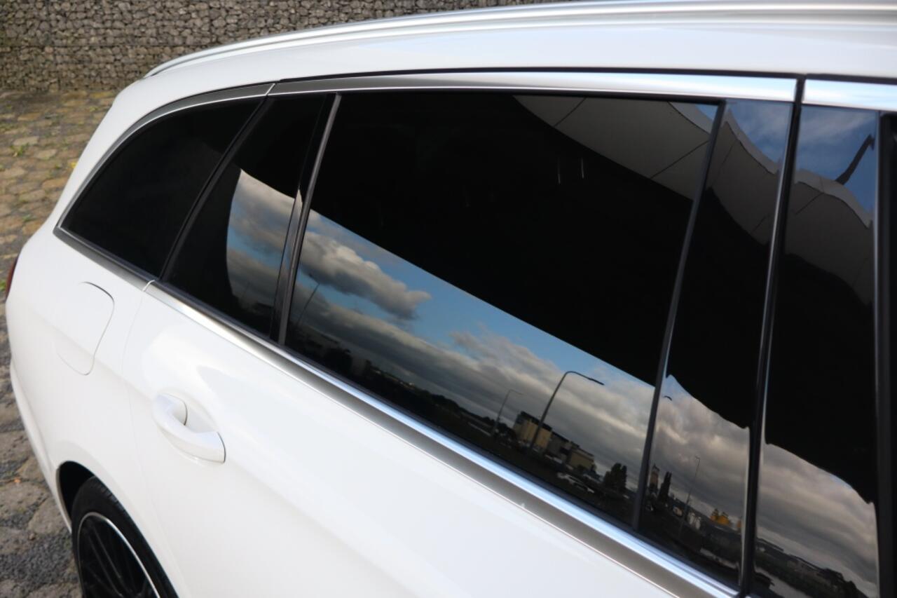 Mercedes-Benz E-estate 300 AMG | Plug in Hybride | Stoelverwarming | Trekhaak | Panoram