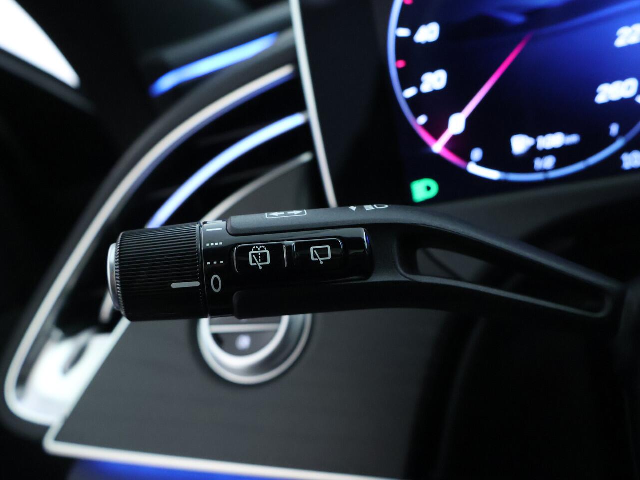 Mercedes-Benz E-estate 300 e AMG Line | AMG Line Advanced Plus | Night Pakket | Panorama Schuif-Kanteldak | Head-up-Display | Memory Voorstoelen. Inclusief 24 maanden Mercedes-Benz Certified garantie voor Europa.