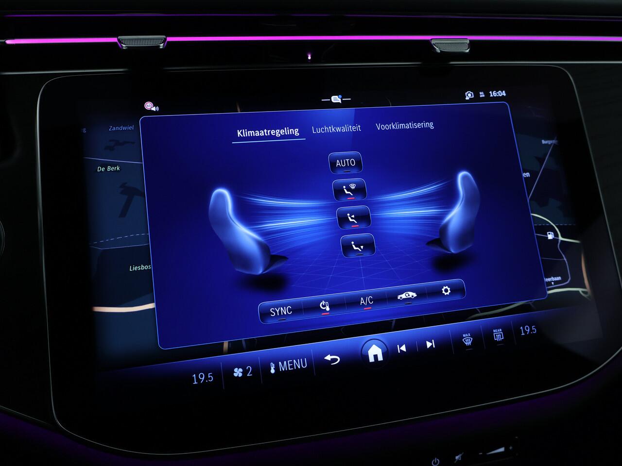 Mercedes-Benz E-estate 300 e AMG Plug-In Hybride | AMG Styling | Trekhaak | Digital light | Keyless go | Distronic | Keyless go | Memory Pakket voorsteoelen. Inclusief 24 maanden MB Certified garantie voor Europa.