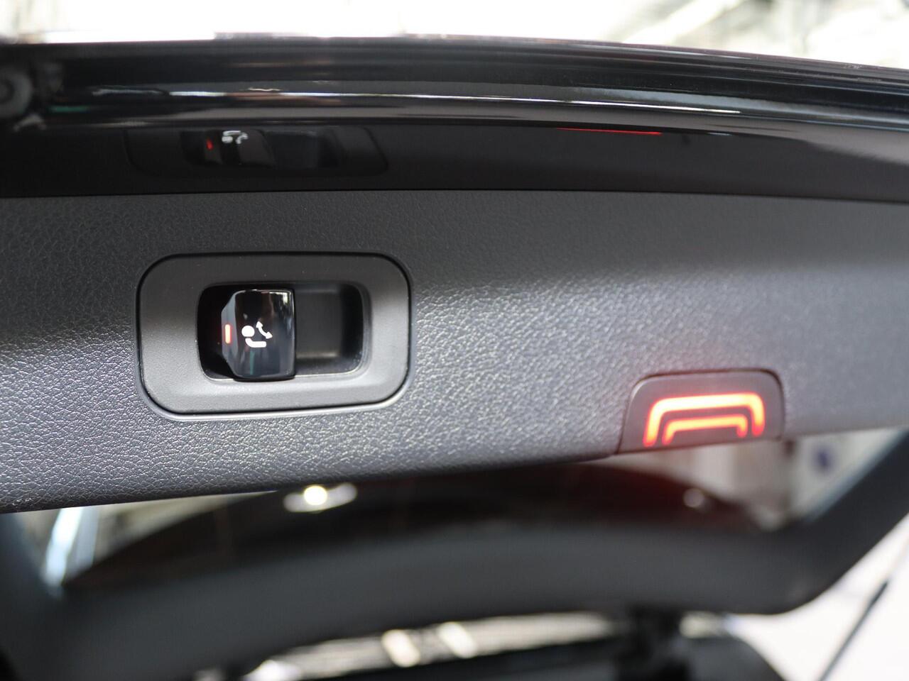 Mercedes-Benz E-estate 300 e AMG Line | AMG | Panoramadak | Trekhaak | Night pakket |