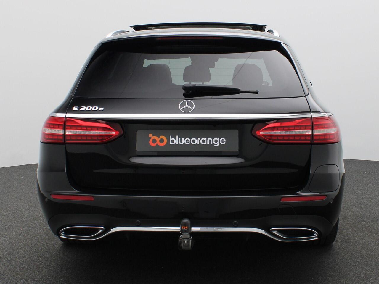 Mercedes-Benz E-estate 300 e Business Solution AMG 320PK Aut. SOH 98%, Pano-Schuifdak, Trekhaak, Adaptieve Cruise Controle, Head-Up Display, 360gr. Camera, Side Assist, Keyless, 18" LM Velgen, Stoelverwarming