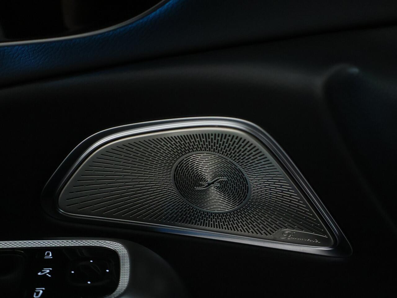 Mercedes-Benz E-estate 300 e AMG Plug-In Hybride AMG Line | Night Pakket | Panorama Schuif-Kanteldak | Burmester® | Trekhaak | 20 Inch AMG Velgen Inclusief 24 maanden MB Certified garantie voor Europa.