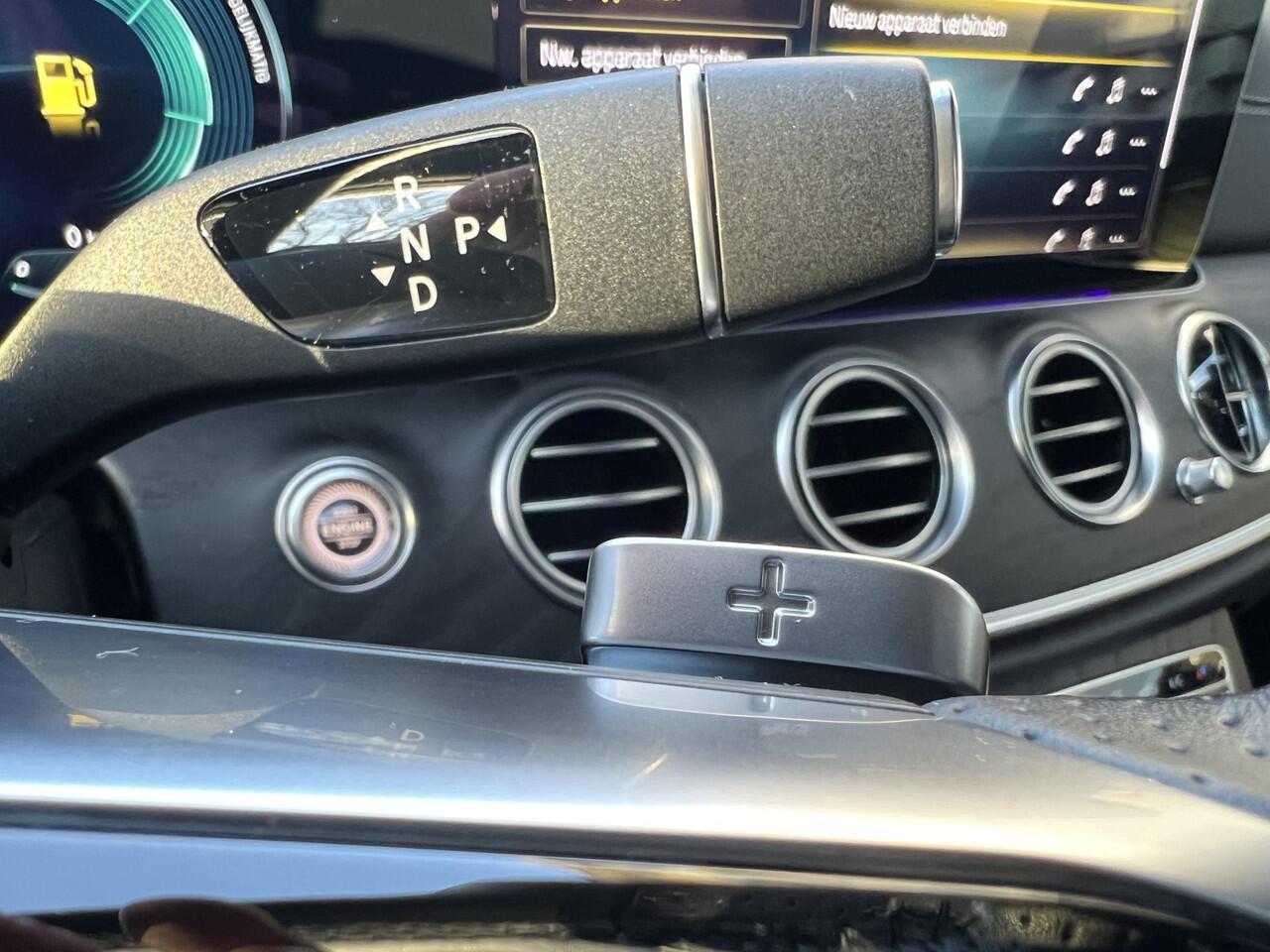 Mercedes-Benz E-estate 300 e AMG Line Panorama dak 320 PK 9 versn. Automaat