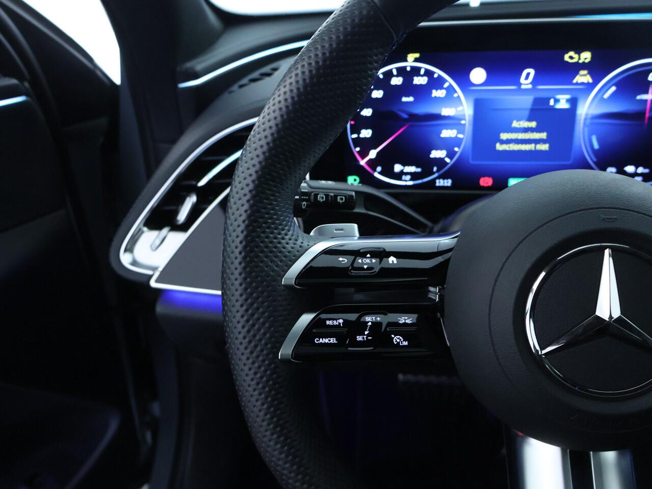 Mercedes-Benz E-estate 300 e Plug-In Hybride AMG Nightpakket | Panoramadak | MBUX Superscreen | Trekhaak | Distronic | Burmester® Sound | Stoelverwarming voor en achter | Inclusief 24 maanden Mercedes-Benz Certified garantie voor Europa.