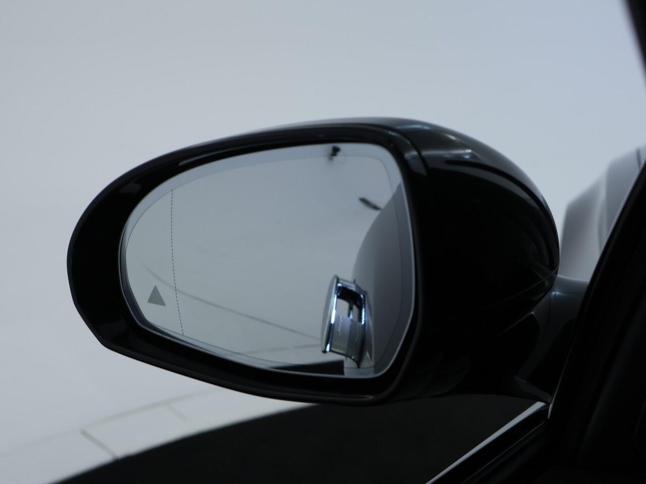 Mercedes-Benz E-estate 300 e AMG Plug-In Hybride | AMG Line | Night Pakket | Panoramadak | MBUX Superscreen | Burmester® | AC en DC Laden. Inclusief 24 maanden MB Certified garantie voor Europa.