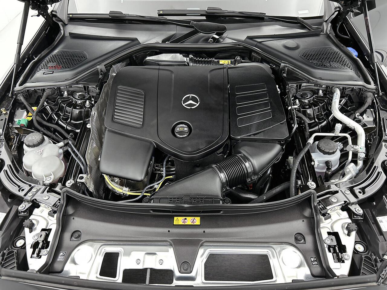 Mercedes-Benz E-estate 300 e Sport Edition | Trekhaak | Nightpakket | Premium Pakket | Rijassistentiepakket Plus | Akoestisch comfortpakket | Stoelventilatie voor | Winter pakket | KEYLESS GO-pakket | 360°-camera | MBUX Superscreen |