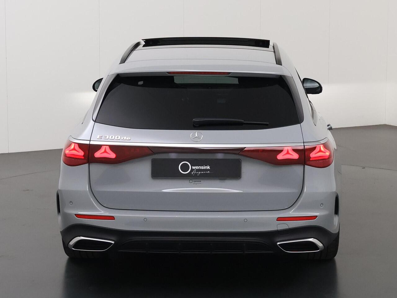 Mercedes-Benz E-estate 300 de AMG Line | Superscreen | Massage | Leder | Luchtvering volledig | Nieuwprijs 109.941 euro |