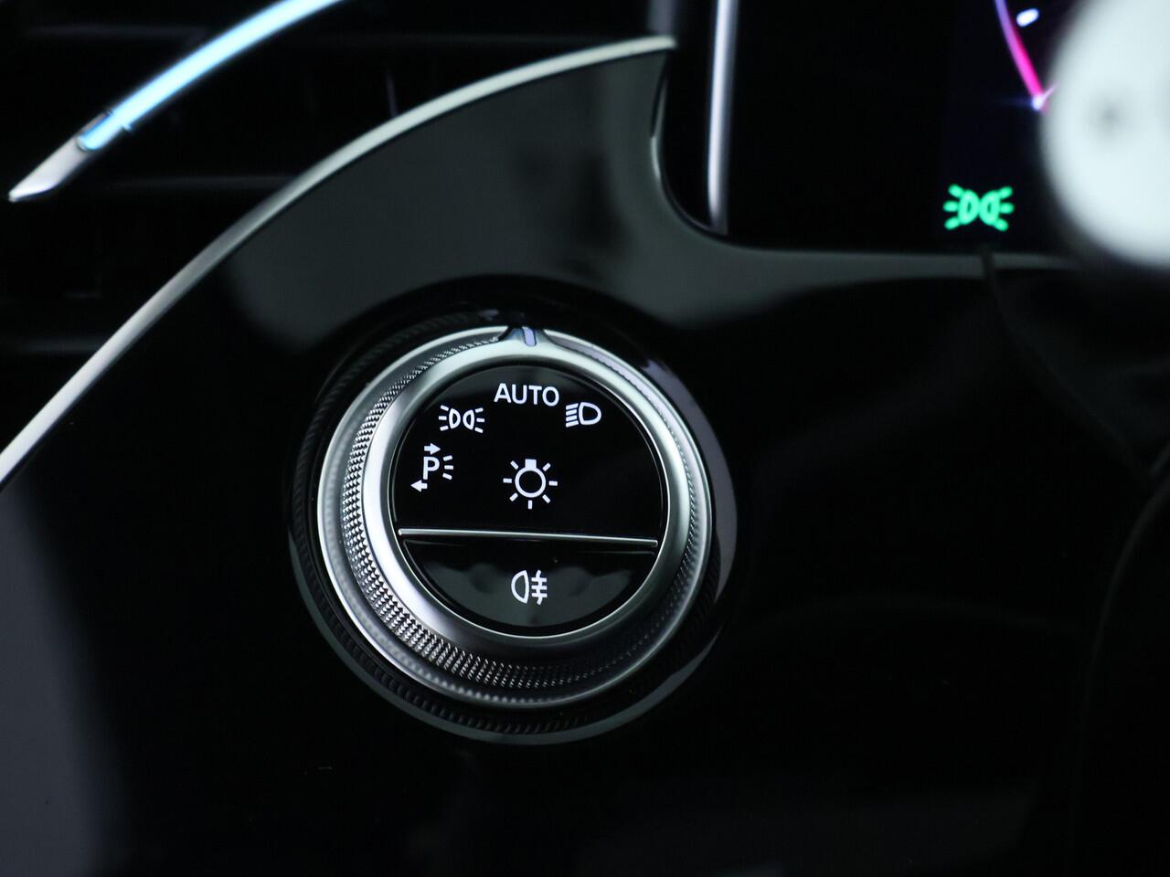 Mercedes-Benz E-estate 300 e Plug-In Hybride AMG Nightpakket | Panoramadak | MBUX Superscreen | Trekhaak | Distronic | Burmester® Sound | Stoelverwarming voor en achter | Inclusief 24 maanden Mercedes-Benz Certified garantie voor Europa.