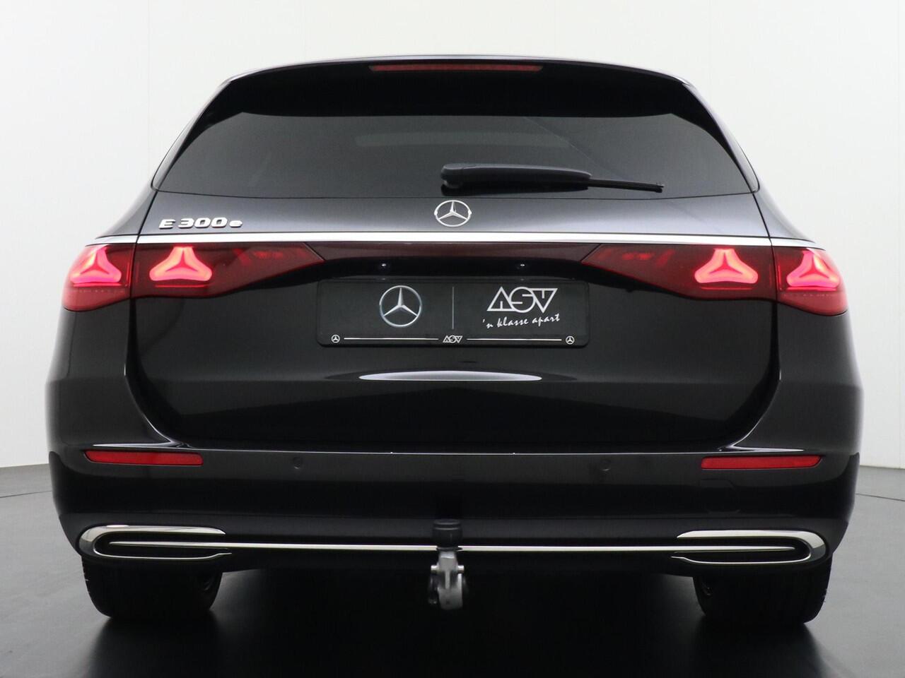 Mercedes-Benz E-estate 300 e Exclusive Line | Superscreen | Multicontourstoelen Voorin | Luchtvering | Panorama - Schuifdak | Trekhaak Wegklapbaar | Head-Up Display | Burmester 4D Surround Sound