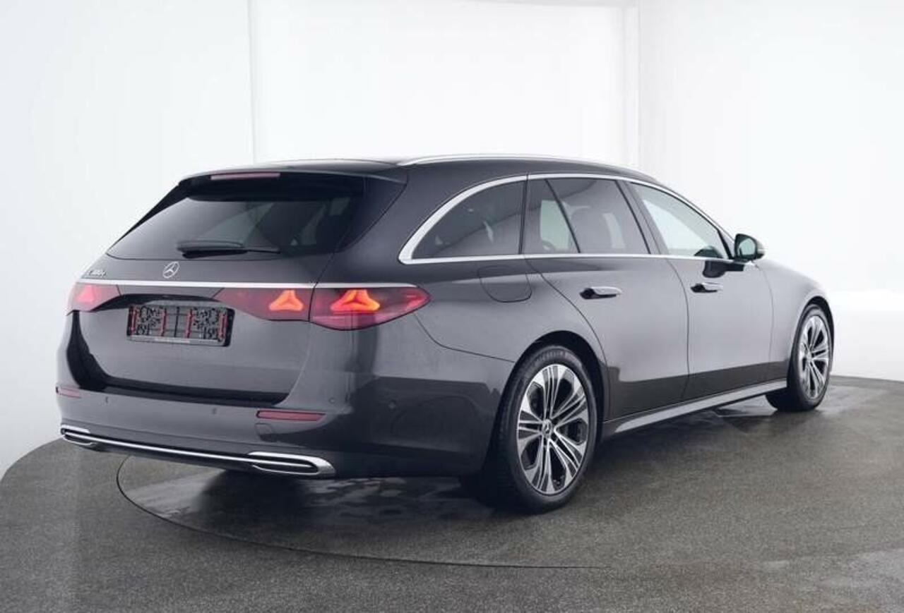 Mercedes-Benz E-estate 300 e Avantgarde Distronic Trekhaak 19 Inch Camera Stoelverwarming