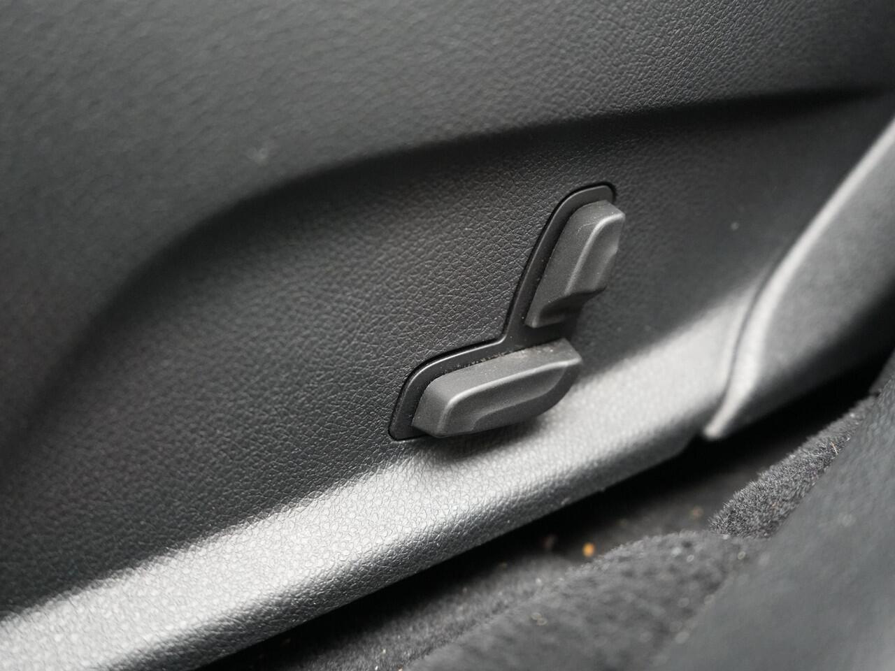 Mercedes-Benz E-estate 300 e Avantgarde Plug In Hybrid 320pk Dealer O.H PHEV | Widescreen | Sfeerverlichting | Lederen Sportstoelen Verwarmd | Apple Carplay | Camera | Cruise Control | Navigatie | DAB |