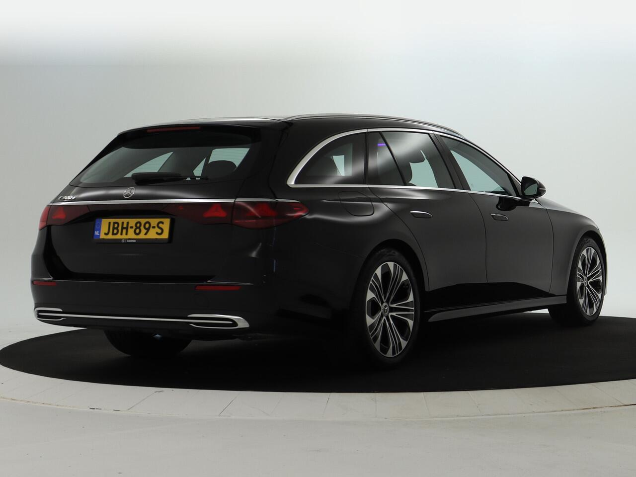 Mercedes-Benz E-estate Estate 300 e PLug-In Hybride | Distronic | Winterpakket: Stoel en Stuurverwarming | Sfeerverlichting | Led koplampen | Achteruitrijcamera | Apple CarPlay | Inclusief 24 maanden MB Certified garantie voor Europa.