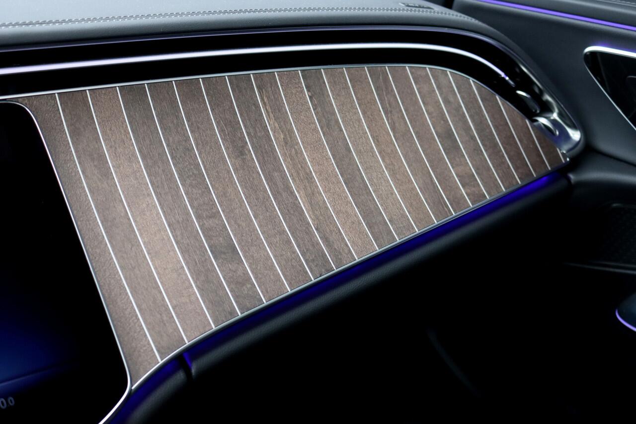 Mercedes-Benz E-estate 300 e AMG Line | Distronic | Panoramadak | Memory | Trekhaak | Soft-Close | Surround Camera | Digital Light | Verwarmd Stuurwiel | Keyless Go | Nightpakket |