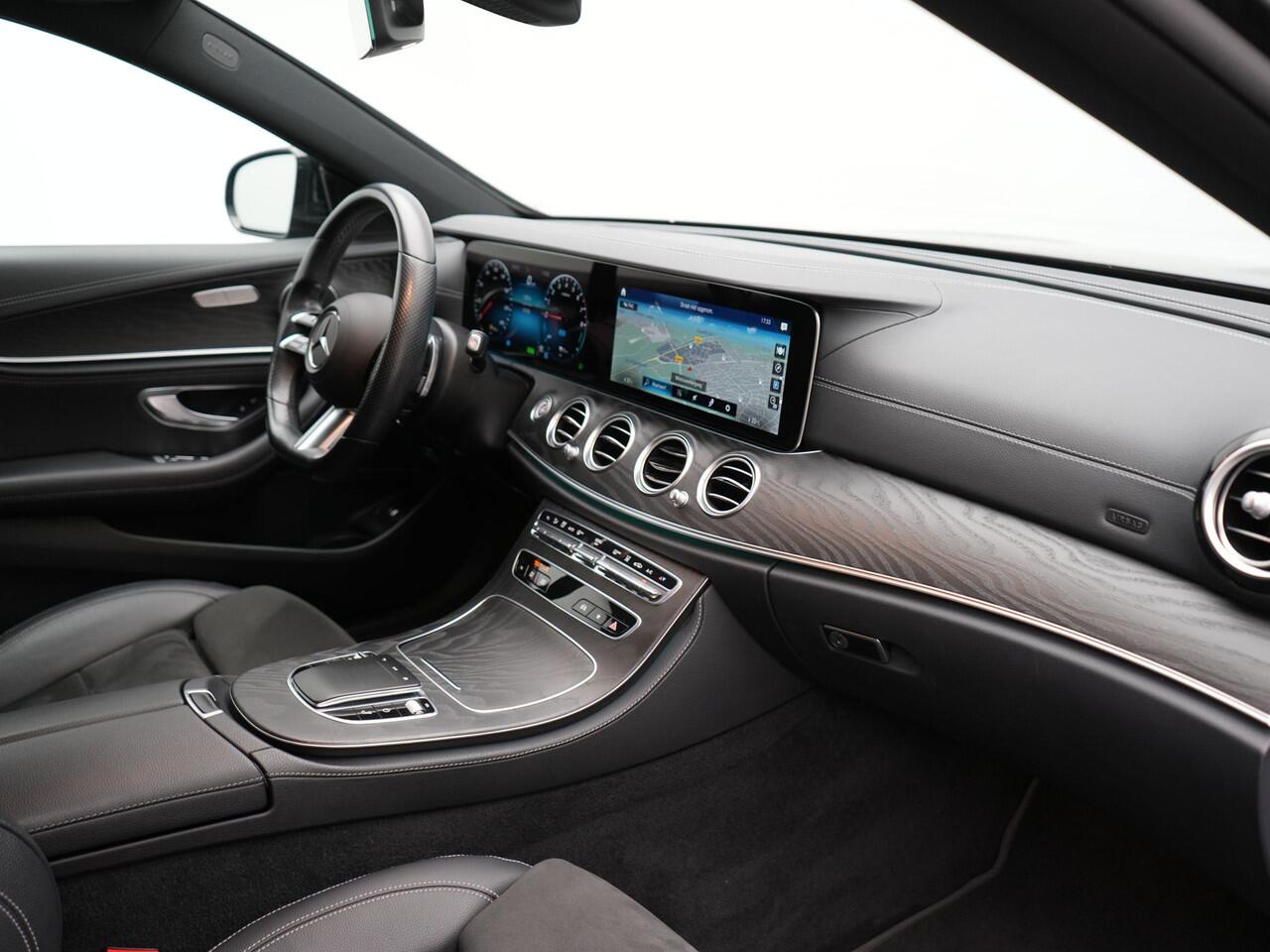 Mercedes-Benz E-estate 300 e AMG Line Plug In Hybrid 320pk Dealer O.H PHEV | Alcantara Sportstoelen Verwarmd | Widescreen Navi | Apple Carplay | BLIS | Sfeerverlichting | Camera |
