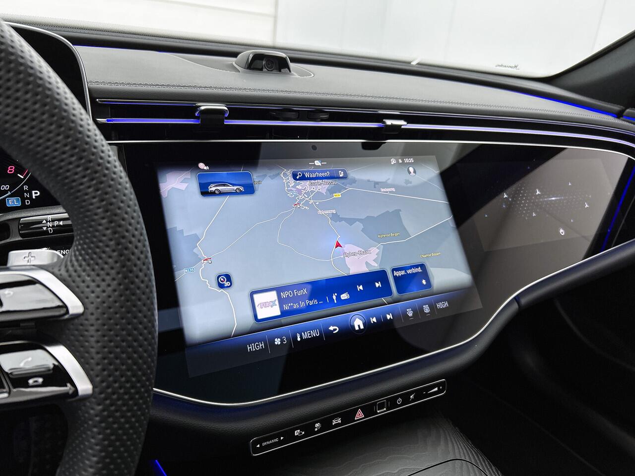 Mercedes-Benz E-estate 300 e AMG Plug-In Hybride | AMG Line | Night Pakket | Trekhaak | MBUX Superscreen | Panoramadak | 20 Inch AMG velgen | Inclusief 24 maanden MB Certified garantie voor Europa.