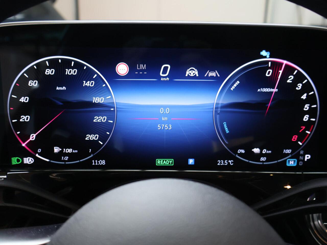 Mercedes-Benz E-estate 300e Sport Edition | Panoramadak | Superscreen | Distronic | Apple Carplay | 360 camera | Trekhaak | AMG Styling | Bumester sound | Digital Light | 20INCH LM Velgen