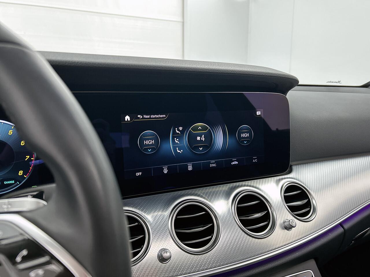 Mercedes-Benz E-estate 200 Business Solution Panoramadak | Leder | Dode Hoek Ass | Alarm | Sfeerverlichting | Parkeerpakket met Camera | Inclusief 24 maanden Mercedes-Benz Certified garantie voor Europa.