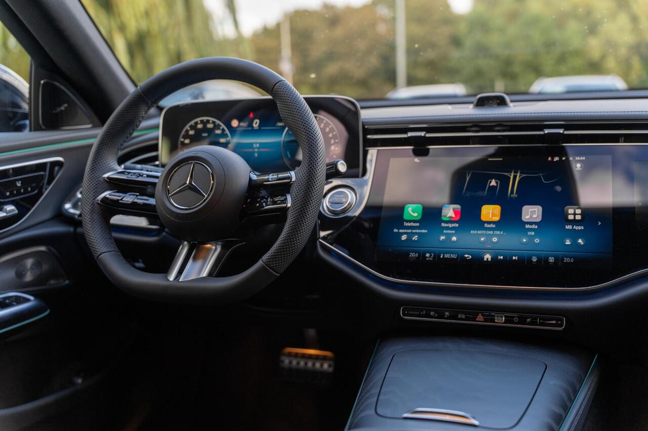 Mercedes-Benz E-estate 300e Sport Edition | Night | Panoramaschuifdak | Premium pakket | Burmester| Trekhaak | 360° camera | Superscreen |