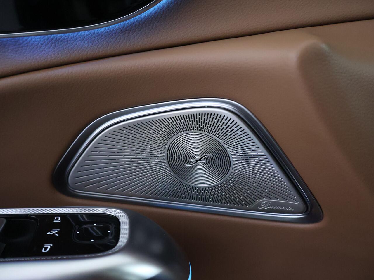 Mercedes-Benz E-estate 300 e AMG Plug-In Hybride | AMG Line | Night Pakket | Panoramadak | MBUX Superscreen | Burmester® | AC en DC Laden. Inclusief 24 maanden MB Certified garantie voor Europa.